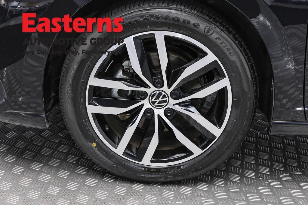 Used 2025 Black Volkswagen 1.5T SE image 31