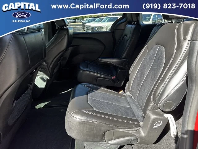 Used 2025 Red Chrysler Select image 17
