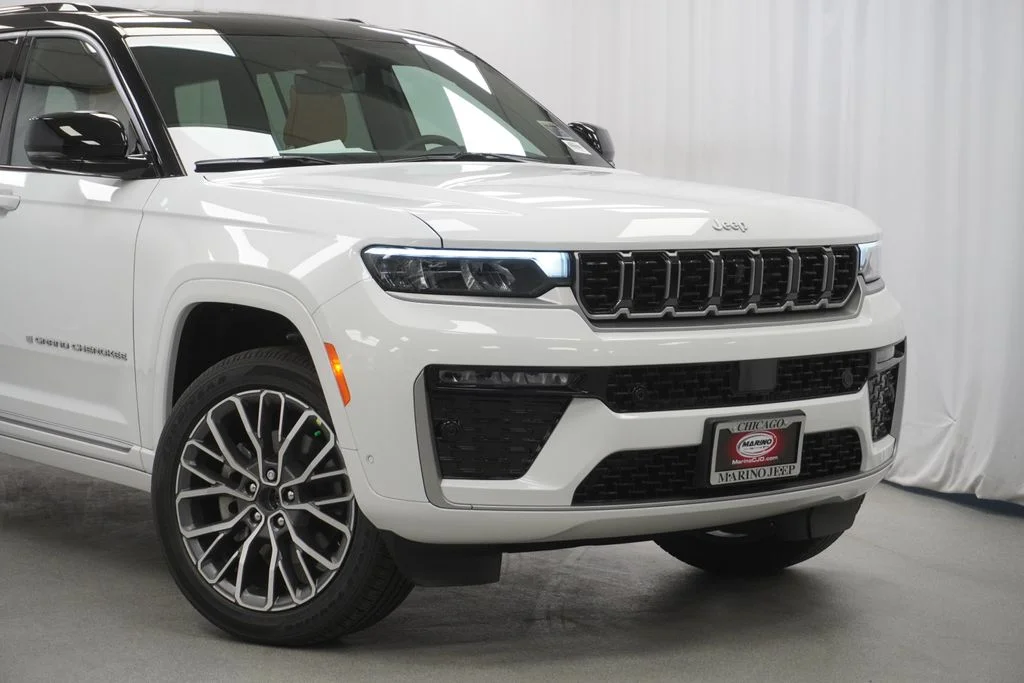 New 2026 Bright White Clear-Coat Exterior Paint Jeep Summit image 3