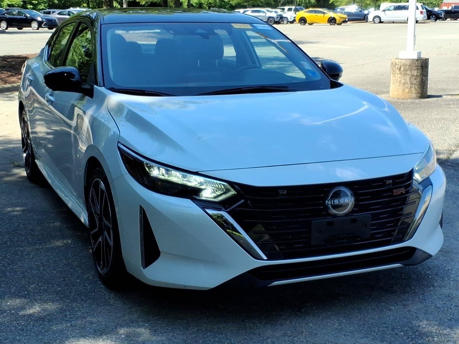 Used 2025 Aspen White Tricoat/Super Black Nissan SR image 6