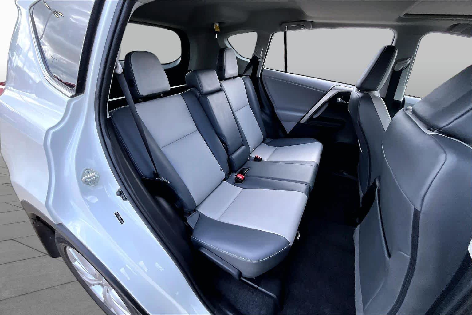Used 2013 Blizzard Pearl Toyota Limited image 21
