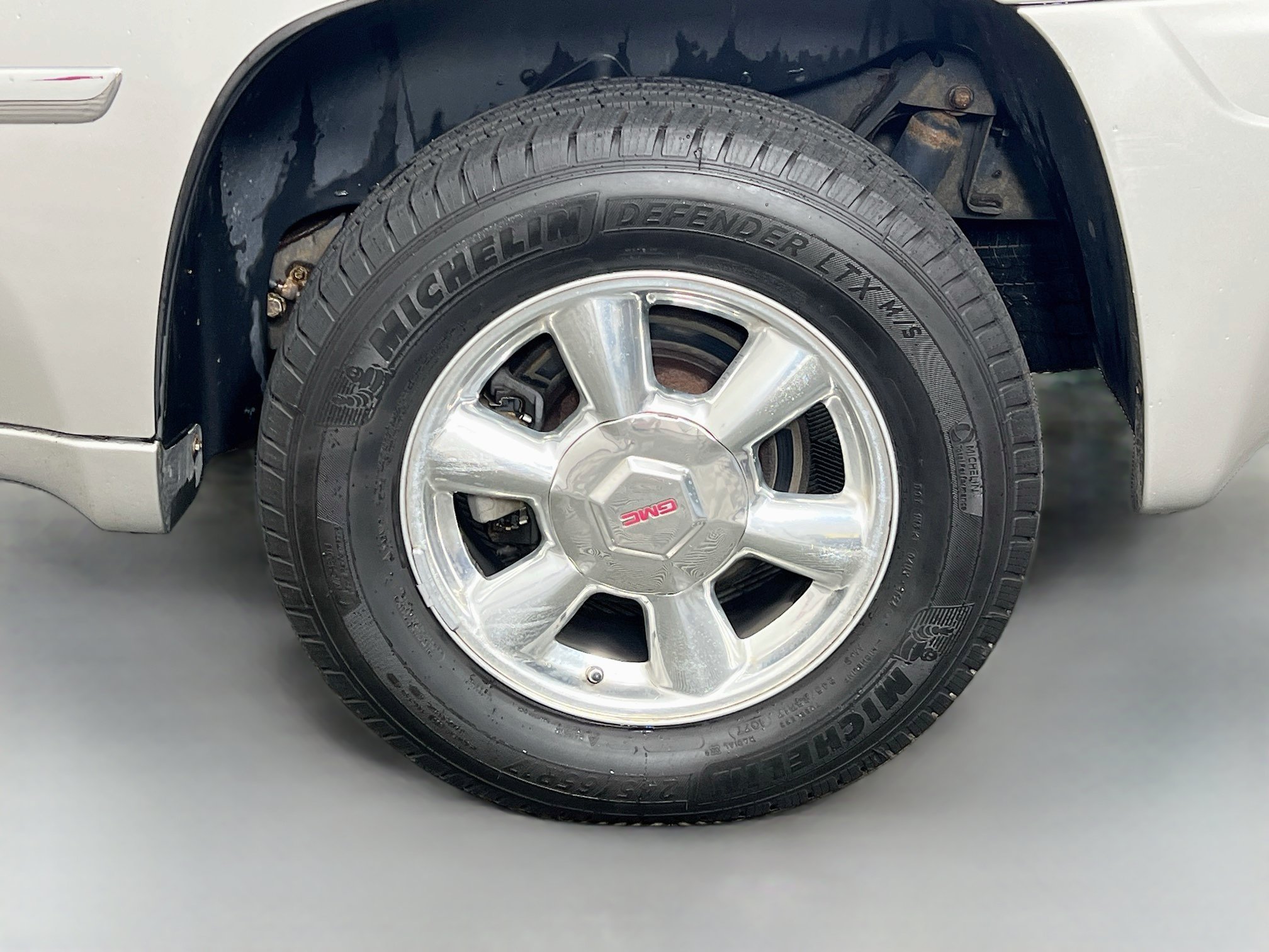 Used 2007 Liquid Silver Metallic GMC SLE image 9