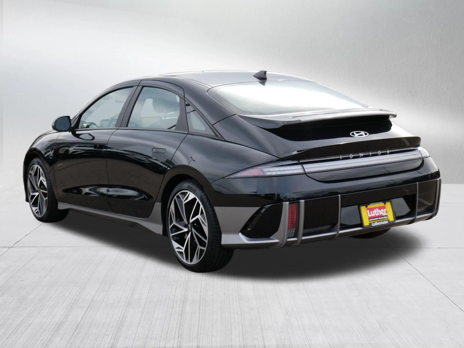 Used 2023 Onyx Black Hyundai SEL image 5