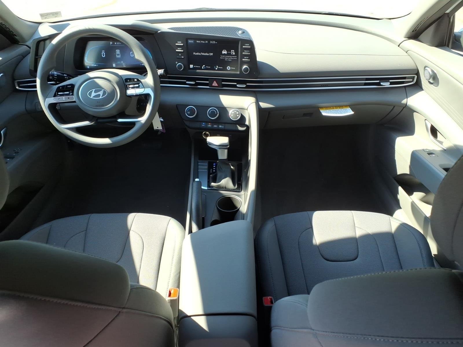 New 2026 WHITE HYUNDAI SE image 16
