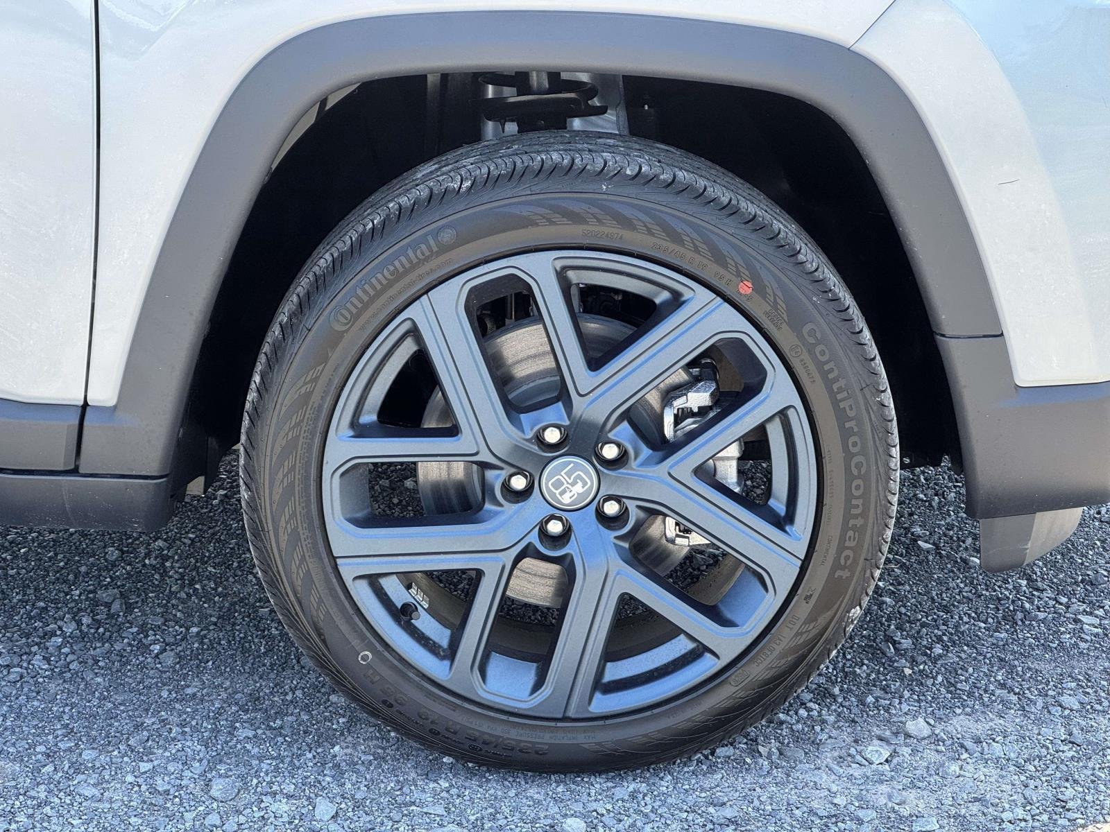 New 2026 Silver Zynith Metallic Clear-Coat Exterior Paint Jeep 85th Anniversary image 25