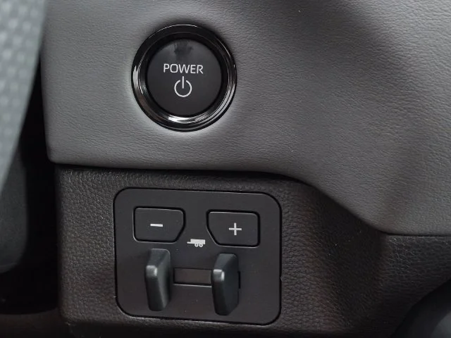 New 2026 Wind Chill Pearl <sup>1</sup> Toyota  Capstone image 34