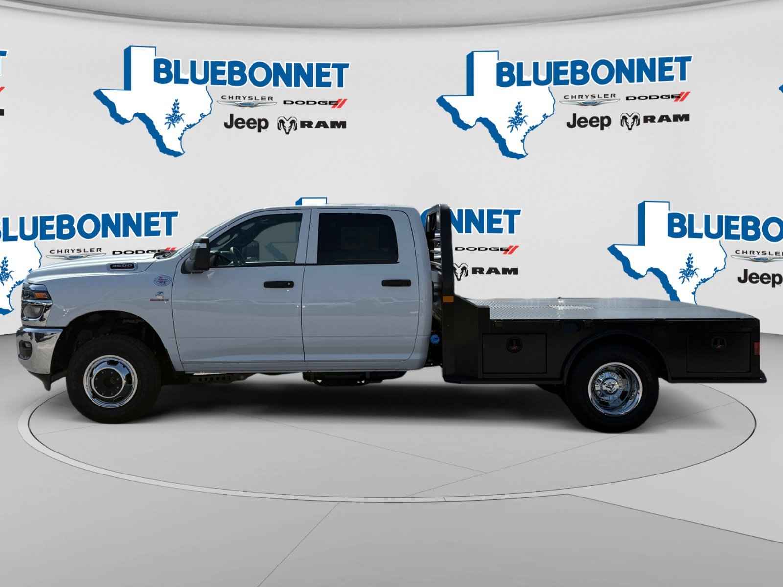 New 2026 Bright White Clearcoat RAM Tradesman image 8