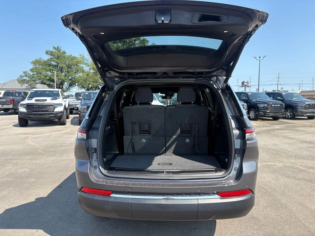 New 2026 Baltic Gray Metallic Clear-Coat Exterior Paint Jeep Laredo image 7
