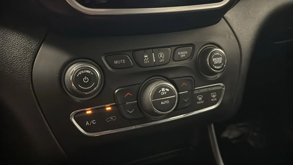 Used 2020 Red Jeep Limited image 21