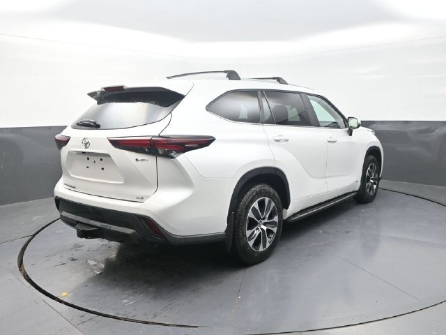 Used 2026 Beige Toyota XLE image 8