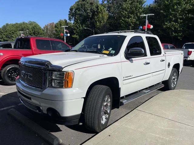 Used 2009 Summit White GMC Denali image 3