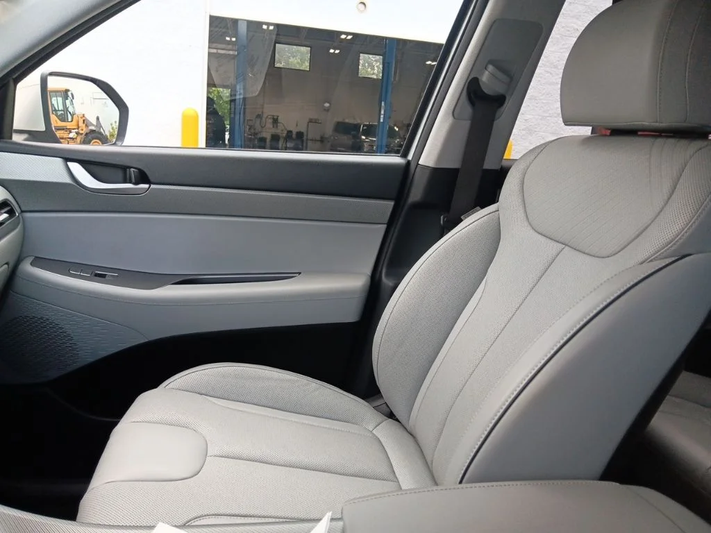Used 2025 Typhoon Silver Hyundai SEL image 23