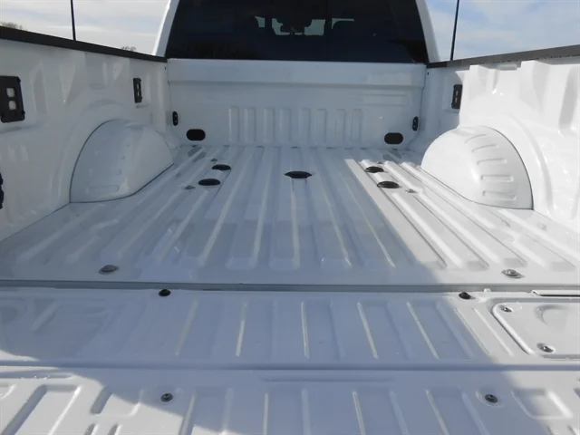 New 2026 Star White Metallic Tri-Coat FORD F-350® Lariat® image 6