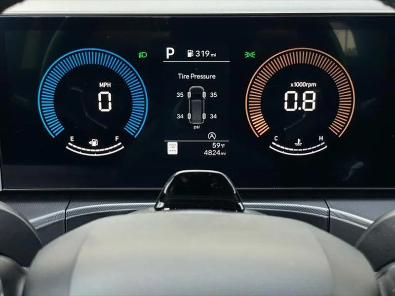 Used 2025 Phantom Black Hyundai SEL image 35