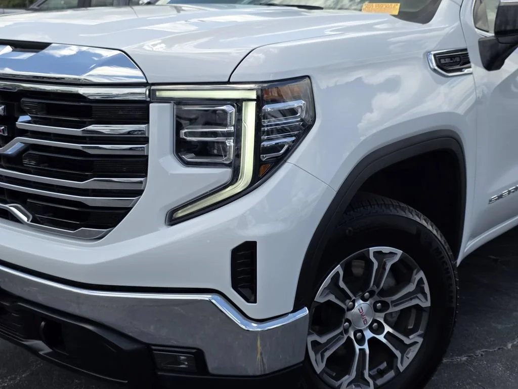 Used 2026 Summit White GMC SLT image 9