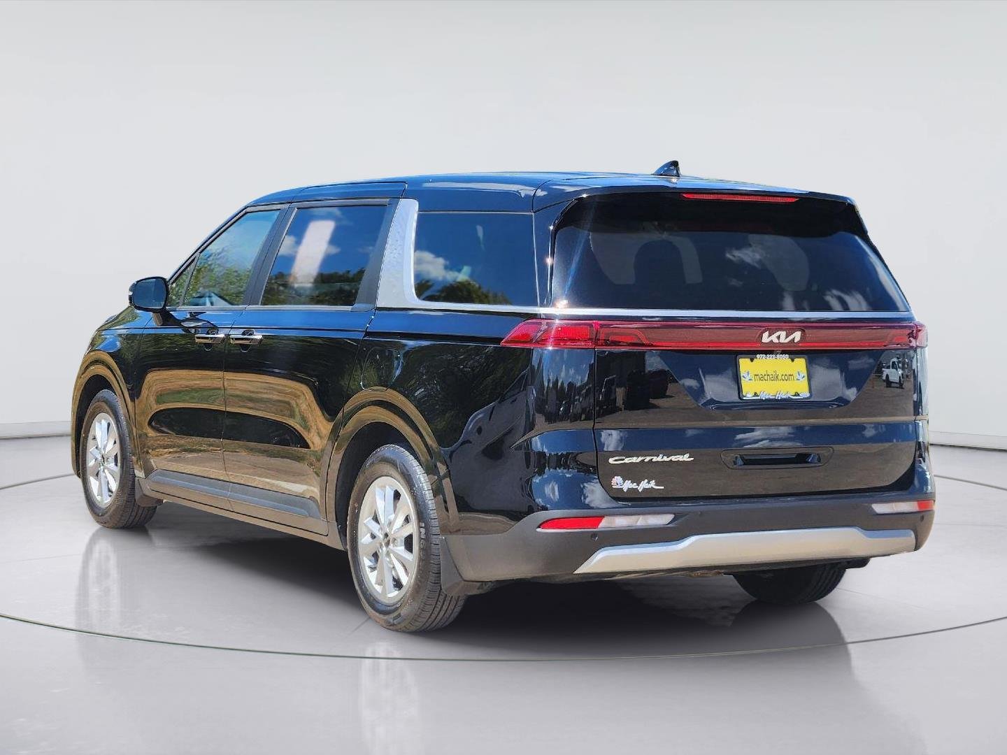 Used 2022 Aurora Black Pearl Kia LXS image 6