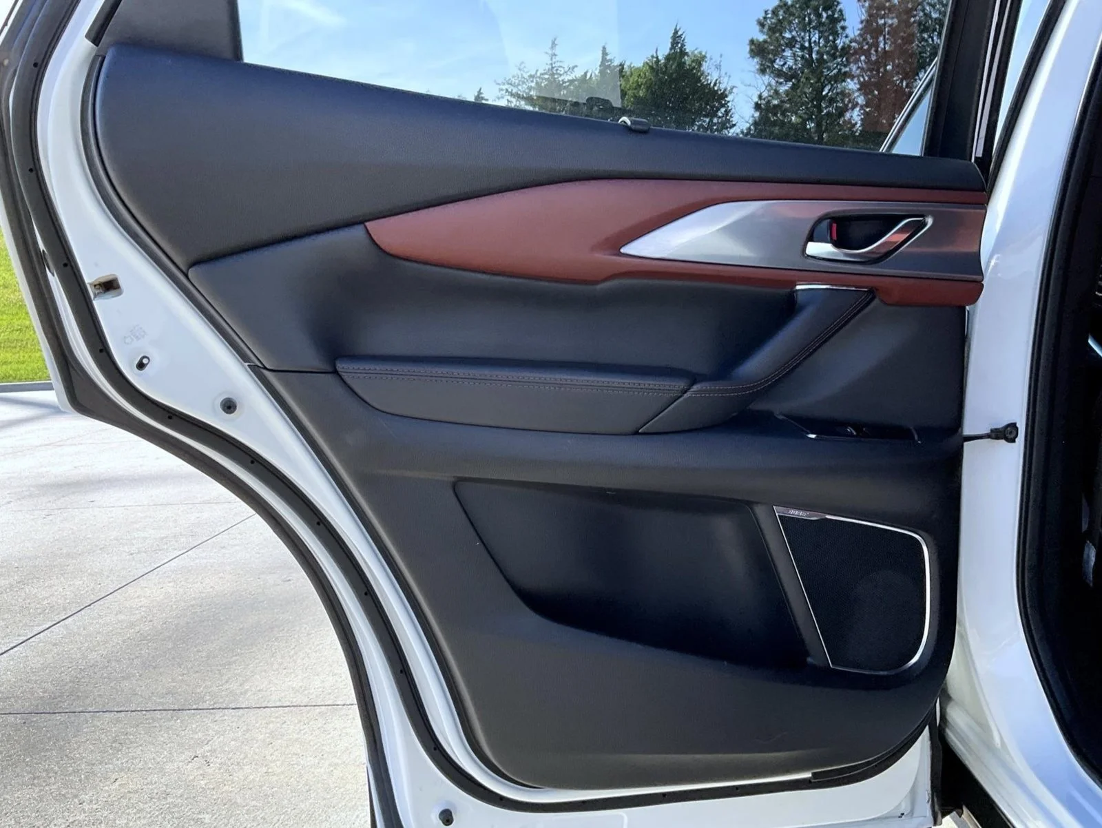 Used 2019 White Mazda Signature image 22