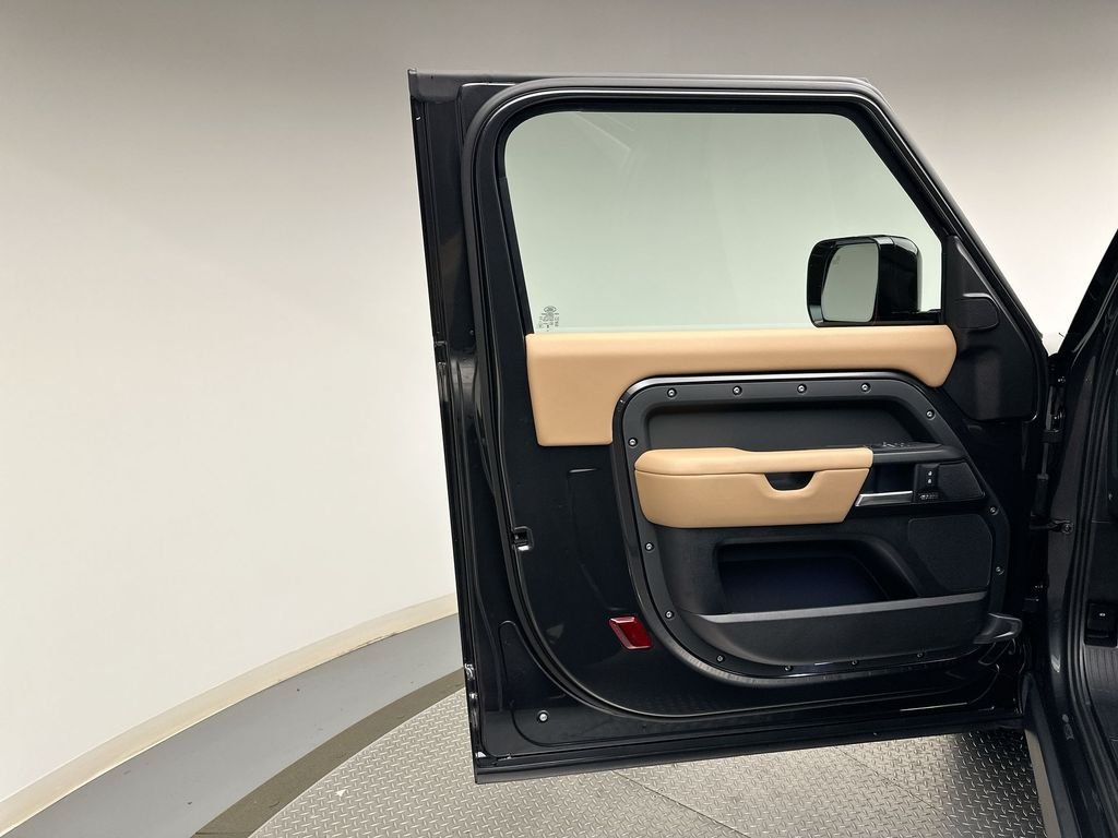 New 2026 Carpathian Grey Prem Met Land Rover V8 image 8
