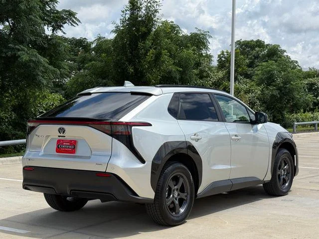 Certified Used 2024 ELEMENTAL SILVER Toyota XLE image 4