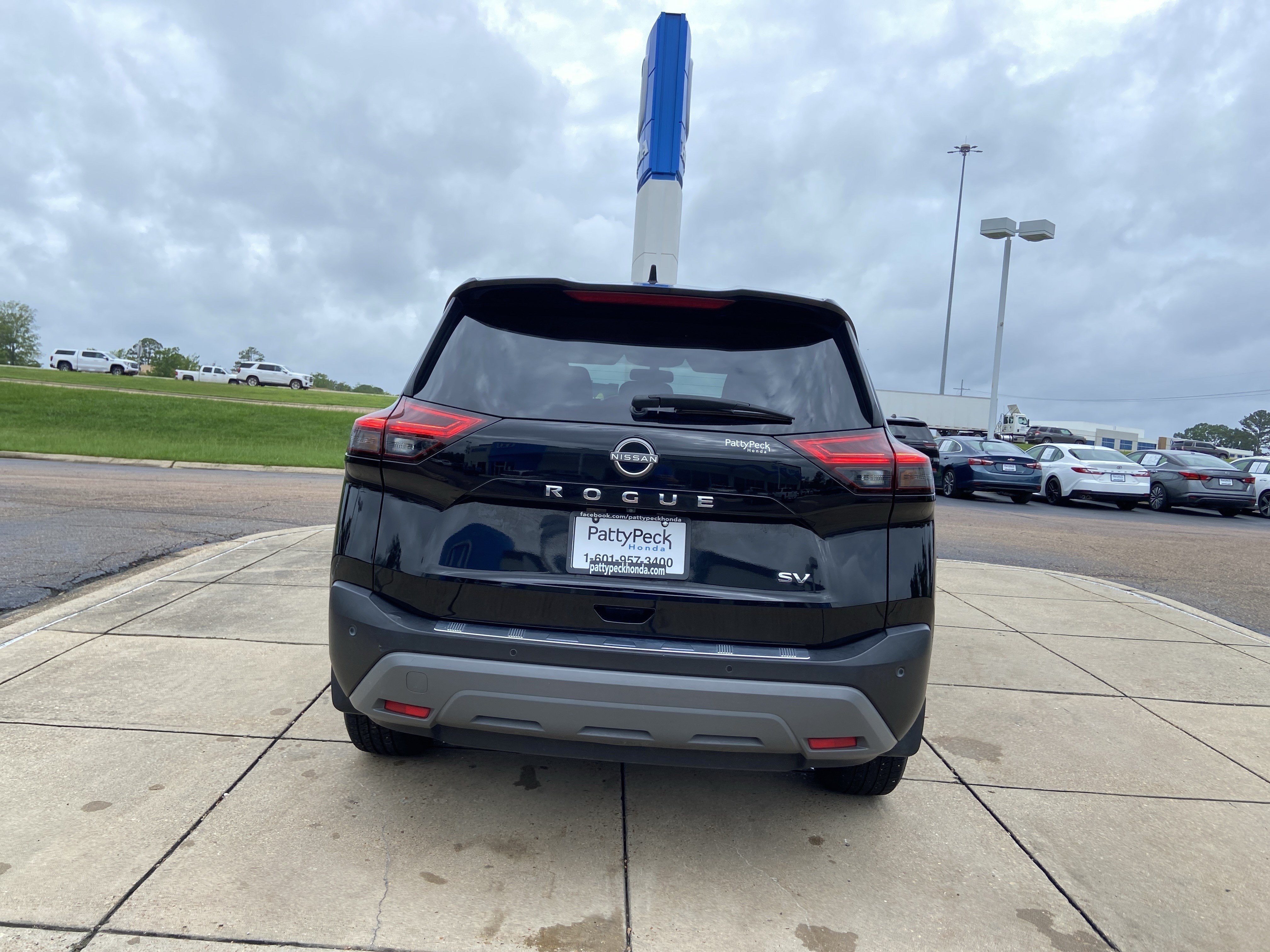 Used 2023 Super Black Nissan SV image 10
