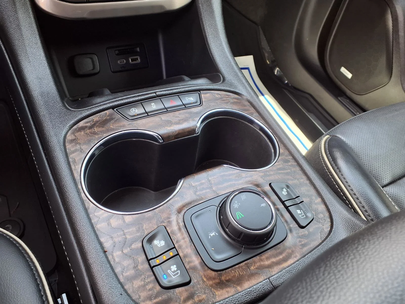Used 2023 Volcanic Red Tintcoat GMC Denali image 9