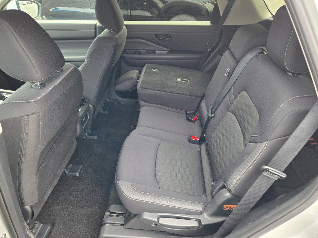 2025 Nissan Pathfinder SV - Photo 19