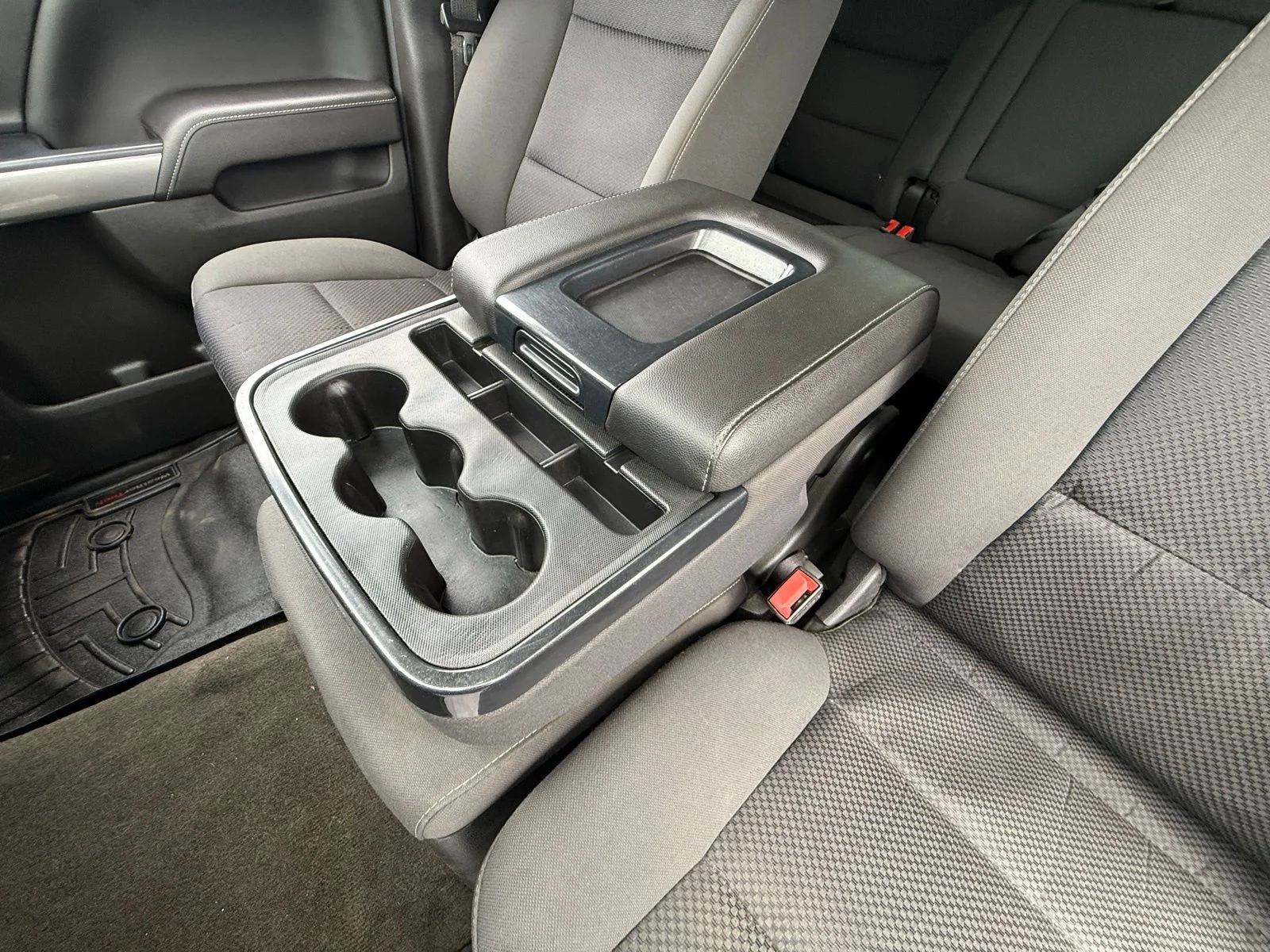 Used 2018 White Chevrolet LT image 19