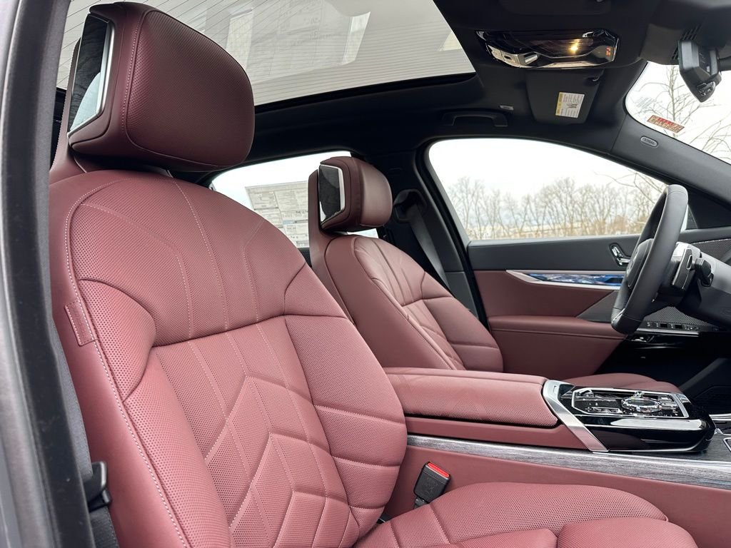 2025 BMW 7 Series 760i - Photo 26
