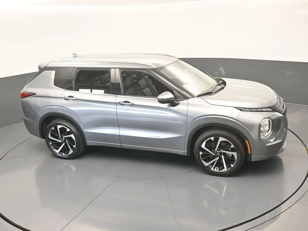 Used 2022 Silver Mitsubishi SEL image 48