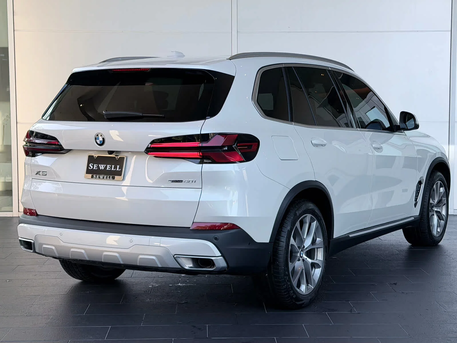 Used 2026  BMW sDrive40i image 4
