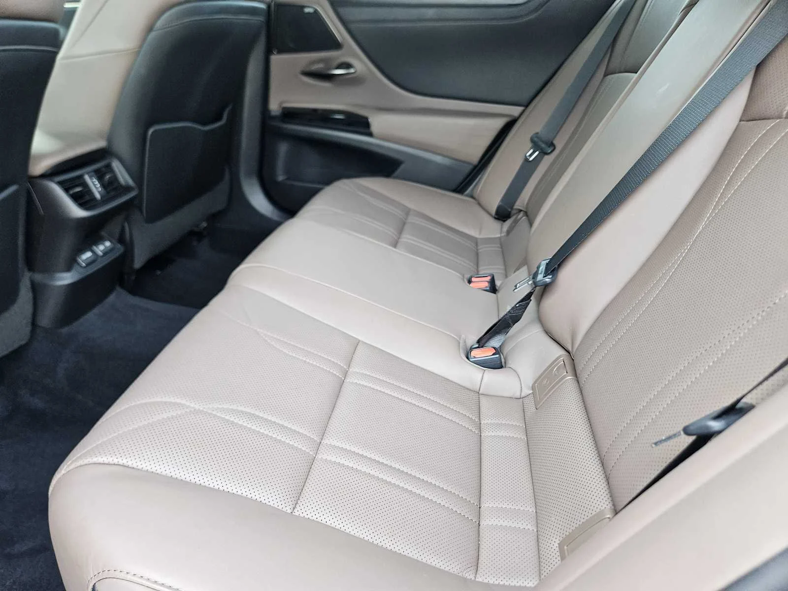 Certified Used 2022 IRIDIUM Lexus Ultra Luxury image 22