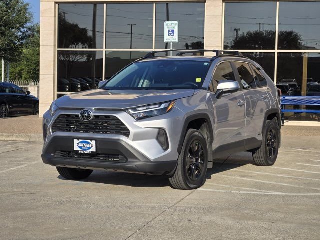 Used 2025 Silver Sky Metallic Toyota XLE image 3
