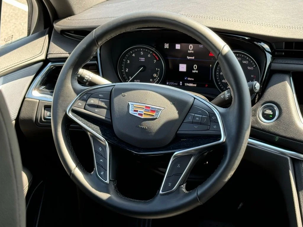 Used 2025 White Cadillac Premium Luxury image 30