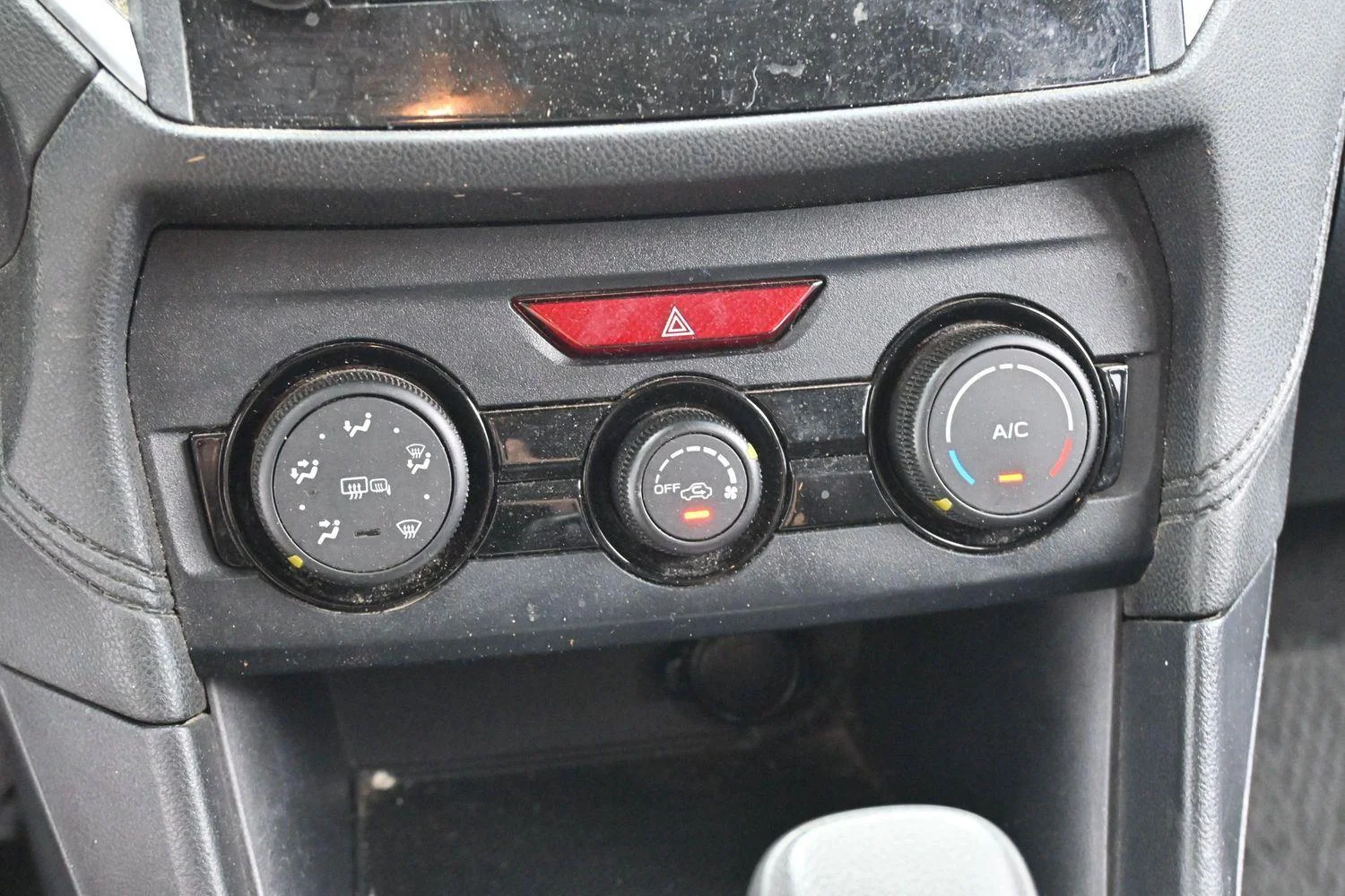 Used 2019 Ice Silver Metallic Subaru Premium image 22
