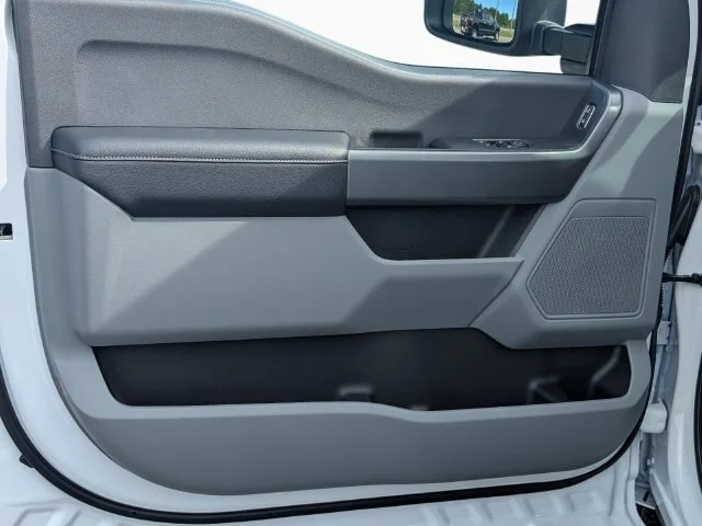 New 2027 Oxford White Ford F-350® XL image 14