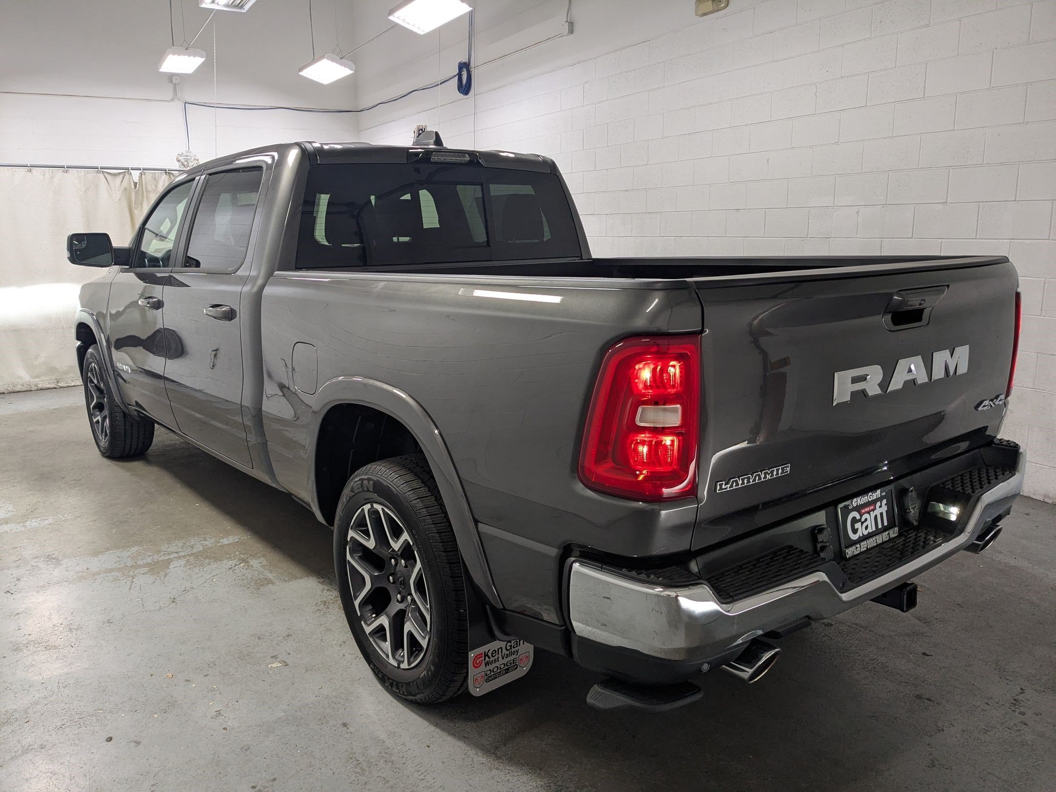 New 2026 Granite Crystal Metallic Clear-Coat Exterior Paint RAM Laramie image 7