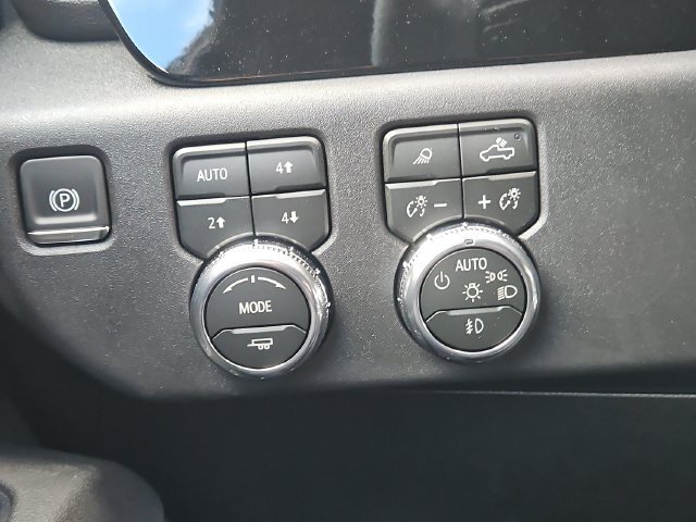 New 2026 Sterling Metallic GMC Elevation image 9