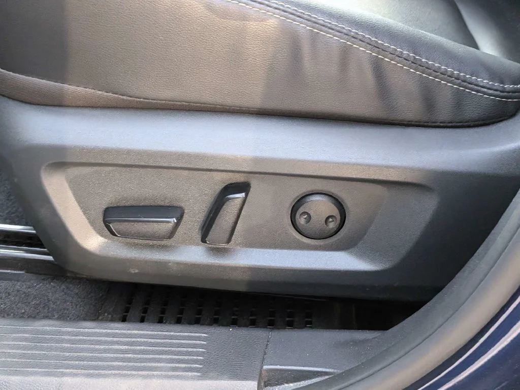 Used 2026 Blue Nissan SL image 17
