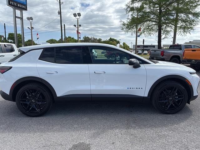 New 2026 Summit White Chevrolet LT image 4