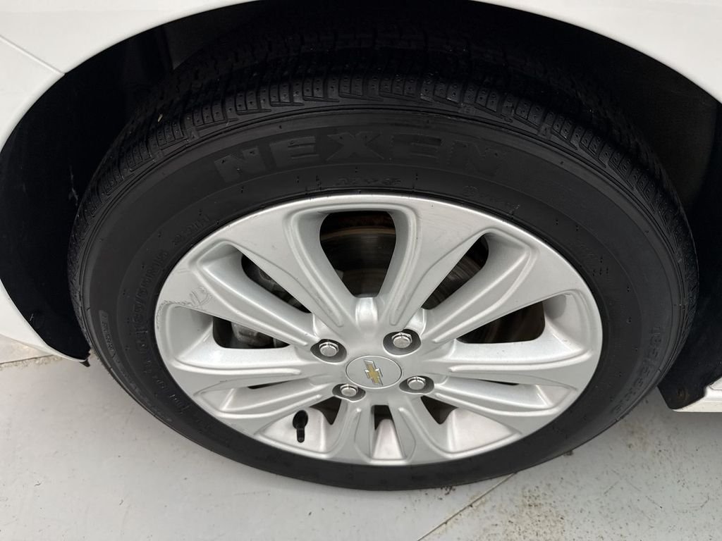 Used 2017 Summit White Chevrolet 1LT image 29
