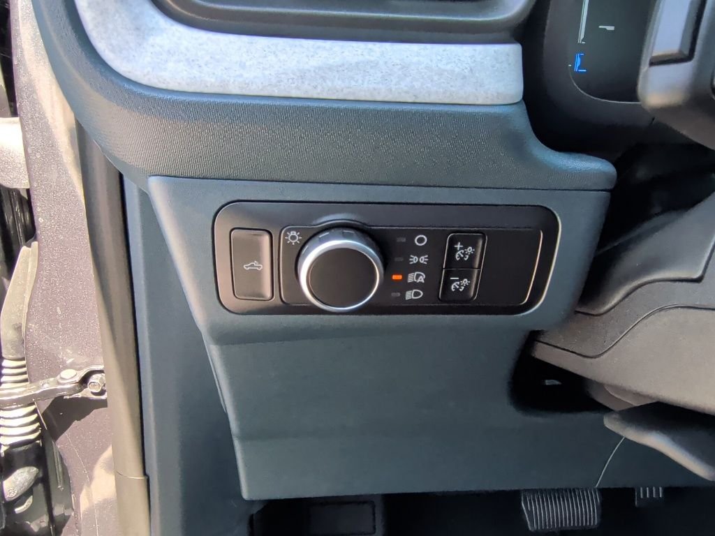 New 2025 Carbonized Gray Metallic Ford XLT image 15