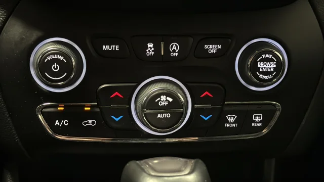 Used 2023 Diamond Black Jeep Altitude image 19