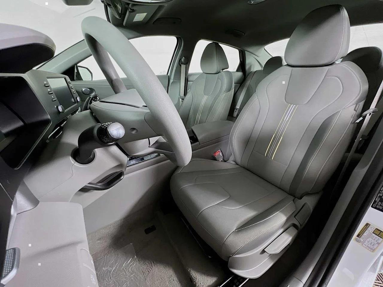 2026 Hyundai Elantra Hybrid — photo 13