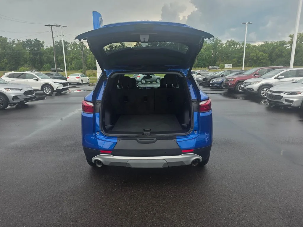 Used 2019 Kinetic Blue Metallic Chevrolet Base image 12