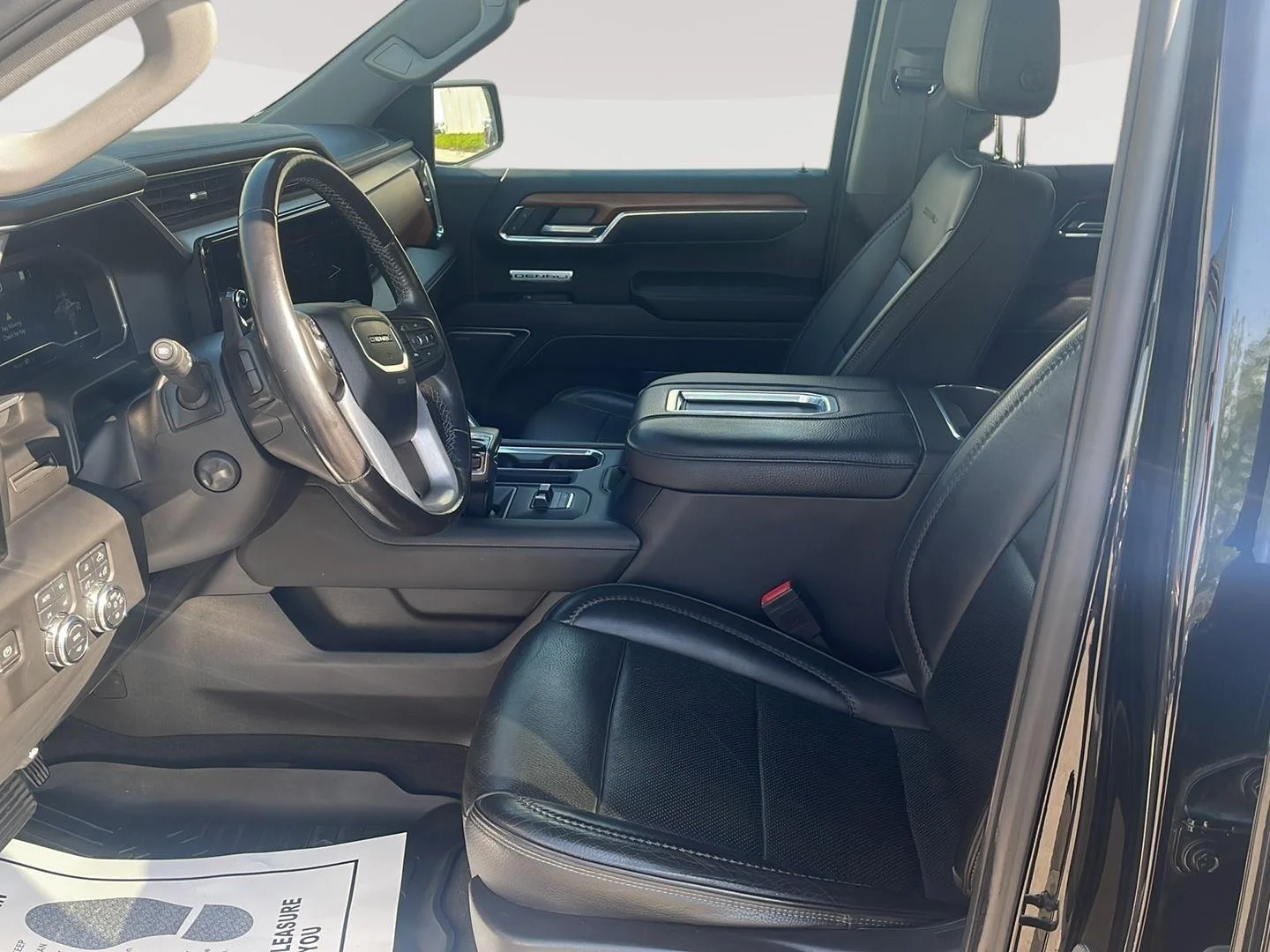 Used 2022 Onyx Black GMC Denali image 9