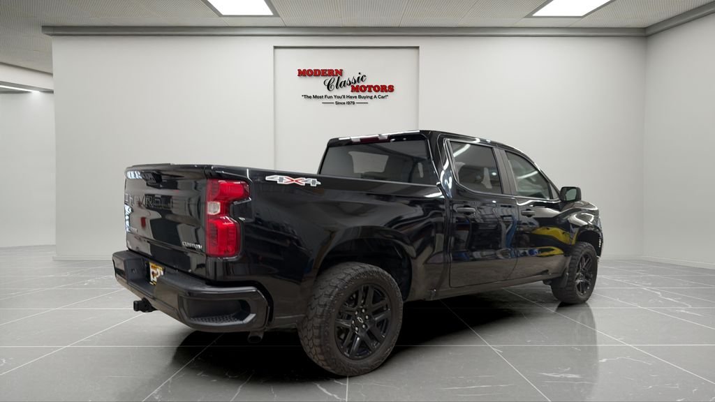 Used 2022 Black Chevrolet Custom image 5