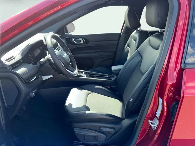 New 2026 Red Hot Pearl-Coat Exterior Paint Jeep Latitude image 10