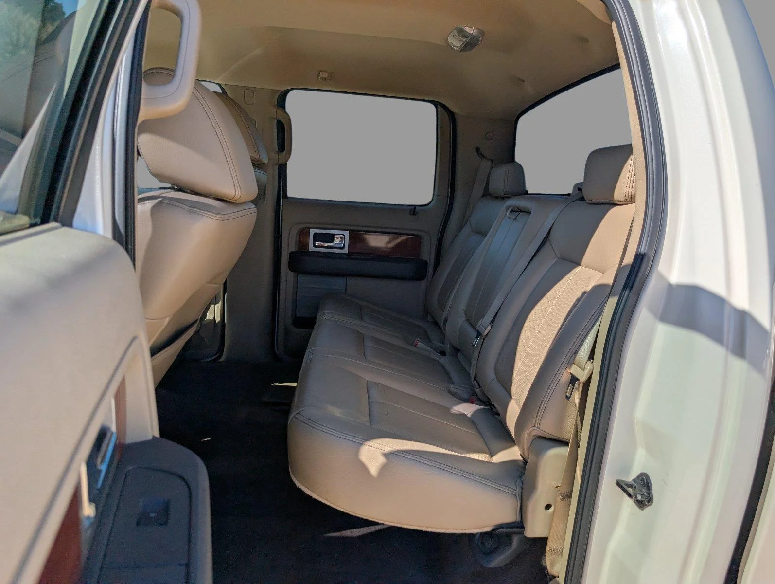 Used 2009  Ford XL image 19