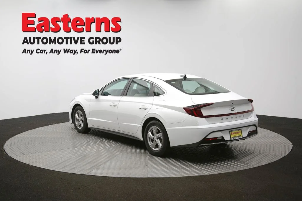 Used 2022 White Hyundai SE image 60