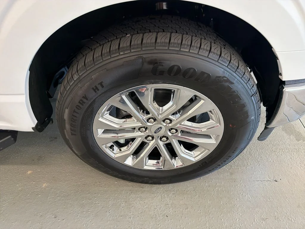 New 2026 Oxford White Ford XLT image 5